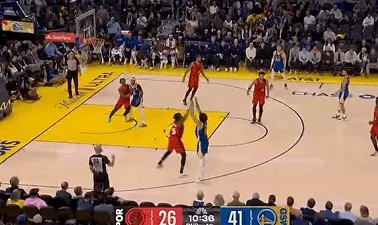 华体会 hth-桑托斯张弓搭箭三分再中，次节开局勇士已命中10记三分