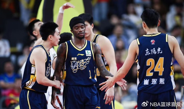 华体会 hth-广东宏远遭遇大逆转！输给北京首钢，徐杰被罚下，赵睿23分|麦基|萨姆纳|张才仁|周琦|胡明轩_新浪体育_新浪新闻